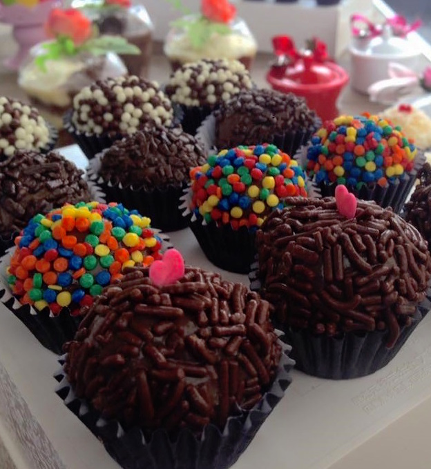 Brigadeiros tradicionais.