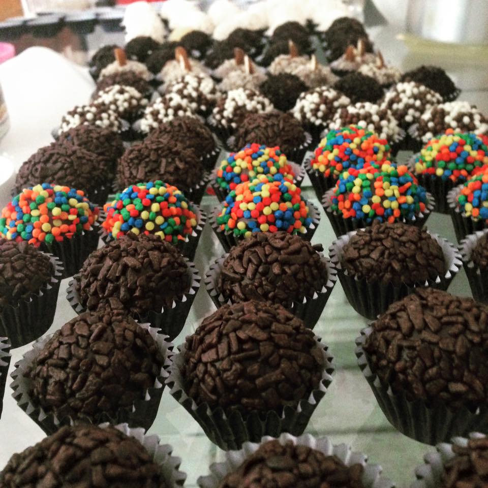 Brigadeiros tradicionais Brigadeiros tradicionais.
